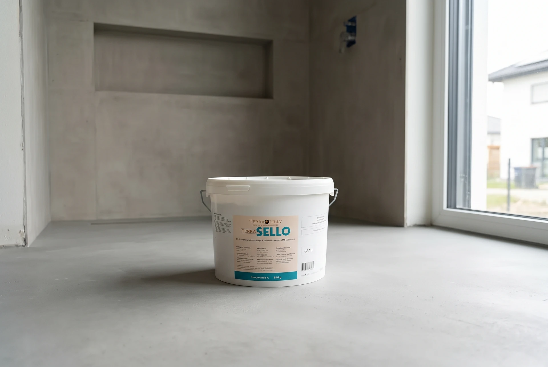 Terra SELLO im vorbereiteten Bereich einer bodengleichen Dusche – KI-generierte Produktinszenierung
